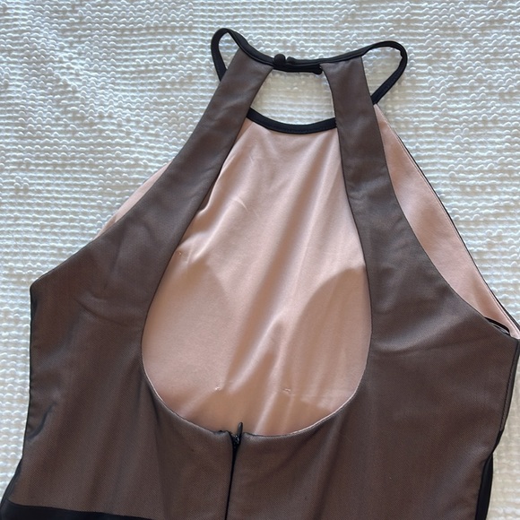 Woman’s gown - Picture 7 of 7